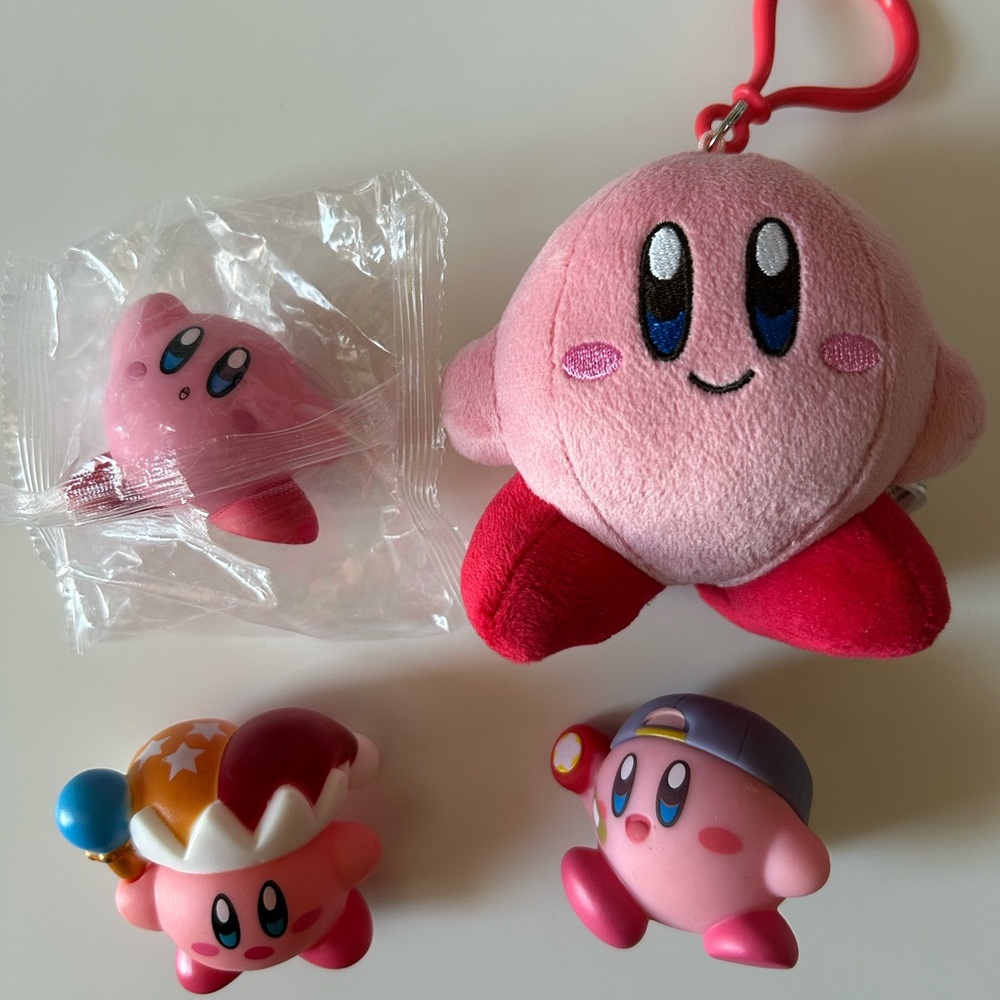 Kirby 3 figurines & plushie keychain lot